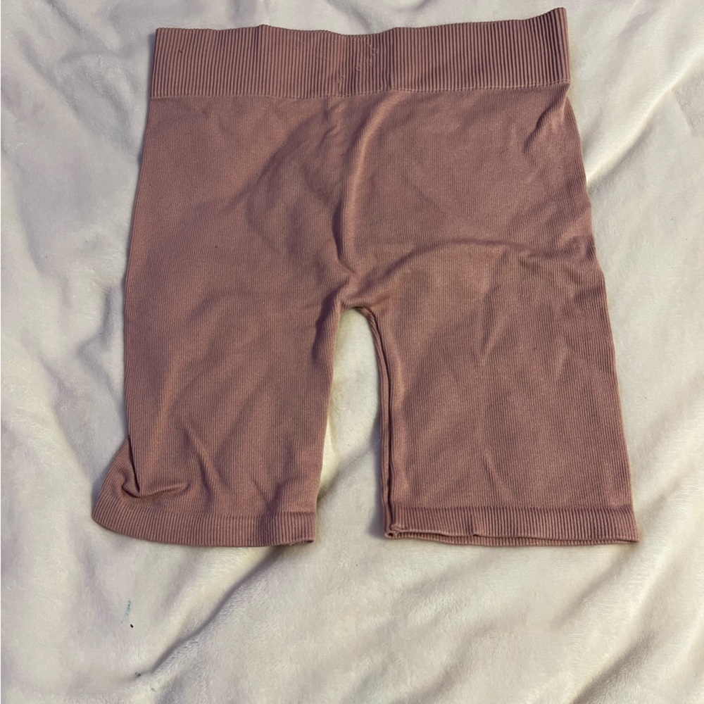 Bozzolo Pink Bike Shorts with Wide Waistband and Form-Fitting Design